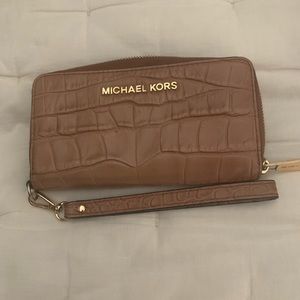 Michael Kors Wristlet Wallet & Phone Holder